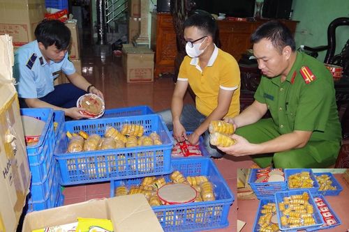 Yêu cầu tiêu hủy hơn 1.000 bánh trung thu không rõ nguồn gốc, xuất xứ