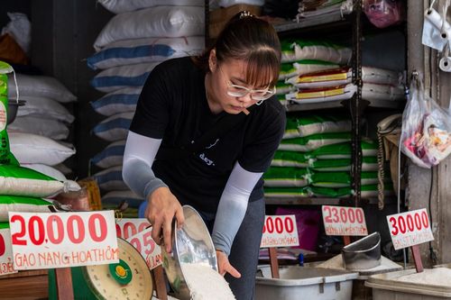 Ngân hàng 'xếp hàng' mời vay nhưng lãi suất hơi cao