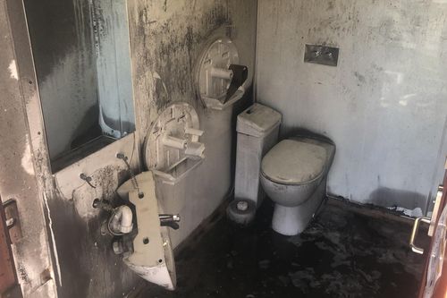 Hỏa hoạn chạy vào nhà vệ sinh được không?