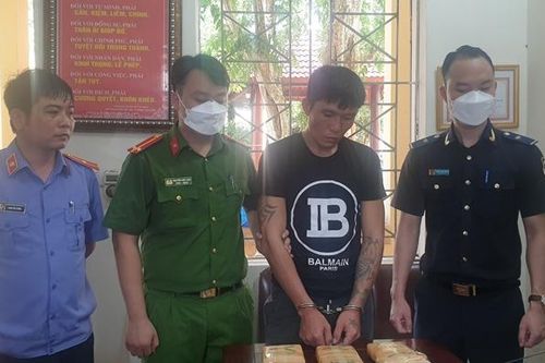 Bắt đối tượng mua bán, vận chuyển số lượng ma túy tổng hợp cực lớn