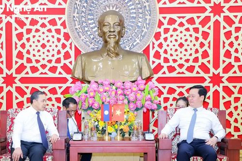 Chủ tịch UBND tỉnh Nguyễn Đức Trung tiếp Đại sứ Đặc mệnh toàn quyền nước CHDCND Lào tại Việt Nam