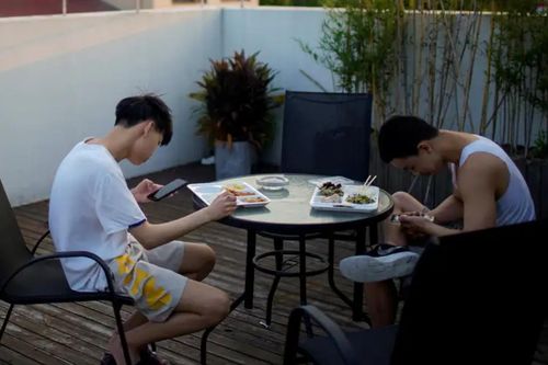 Tại sao Trung Quốc muốn trẻ em dành ít thời gian hơn cho điện thoại?