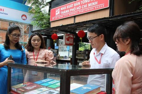 Triển lãm sách về Chủ tịch Hồ Chí Minh và các đồng chí lãnh đạo Đảng, Nhà nước