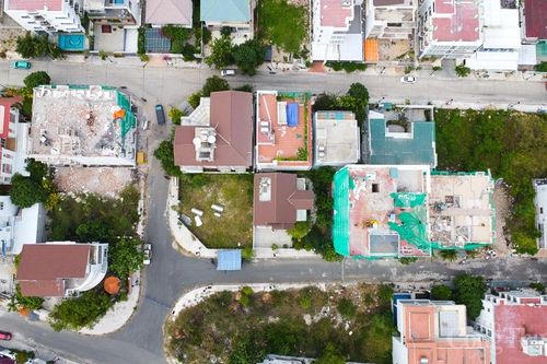 Cận cảnh tháo dỡ các tầng vi phạm của loạt biệt thự cao cấp ở Nha Trang