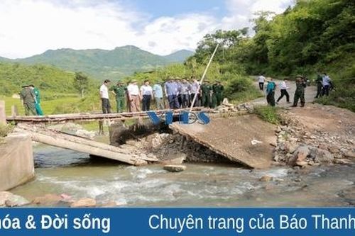 Cầu tràn từ bản Na Tao đi bản Cơm tại xã Pù Nhi bị sập