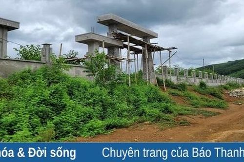 Vướng giải phóng mặt bằng, khu thể thao thi công dang dở