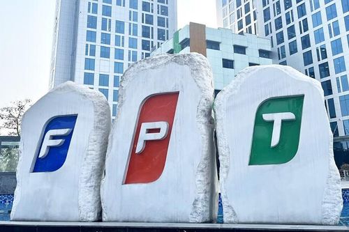 FPT lãi ròng gần 600 tỷ đồng trong tháng 8