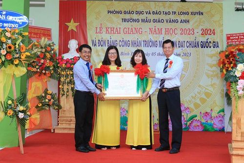 Nỗ lực 'về đích' trường chuẩn quốc gia