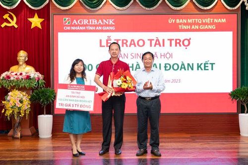 Agribank chi nhánh tỉnh An Giang tài trợ 5 tỷ đồng xây dựng 100 căn nhà Đại đoàn kết