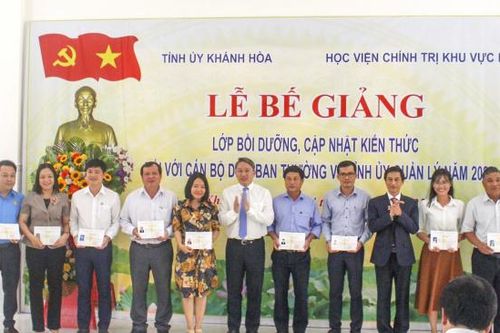 Đẩy mạnh đào tạo, bồi dưỡng cán bộ đáp ứng yêu cầu hiện nay