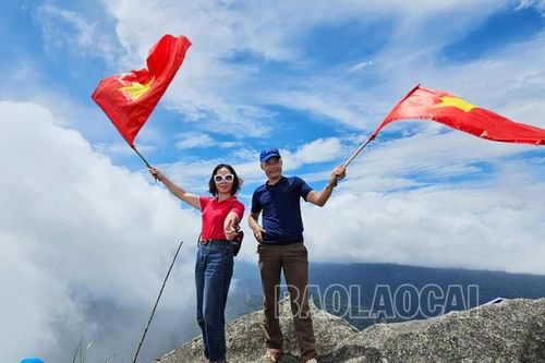 Văn Bàn tổ chức Giải leo núi 'Chinh phục đỉnh Gia Lan'
