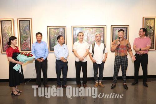 Họa sỹ Dương Xuân Quyền triển lãm 31 tranh khắc gỗ tại Hà Nội