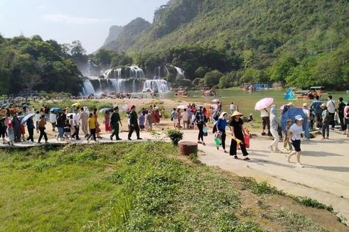 Vận hành thí điểm qua lại khu cảnh quan thác Bản Giốc (Việt Nam) - Đức Thiên (Trung Quốc)