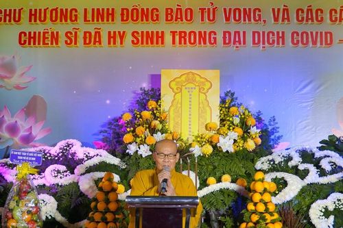 Phật giáo Q.6 trao học bổng, nâng bước 100 em học sinh mồ côi cha, mẹ do dịch Covid-19 đến trường