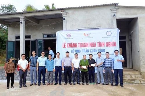 Sở Xây dựng Hà Tĩnh bàn giao 3 nhà tình nghĩa cho hộ nghèo