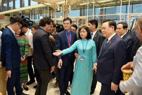Hơn 100 sản phẩm OCOP được giới thiệu tại triển lãm bên lề Hội nghị Nghị sĩ trẻ toàn cầu 9