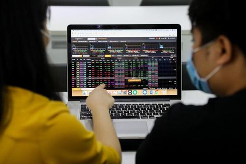 Cổ phiếu tăng cao, nhiều lãnh đạo công ty chứng khoán đua nhau 'chốt lời'