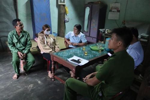 Công an xã giải cứu nhiều phụ nữ bị đưa ra nước ngoài