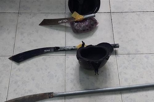 Nhóm côn đồ cầm dao chém người tại quán nhậu