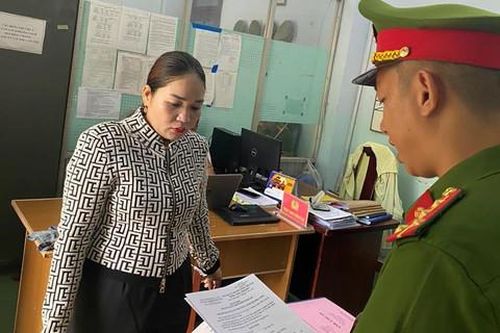 Nữ 'thầy bói' lừa đảo hơn 320 triệu đồng tiền cúng 'giải hạn'