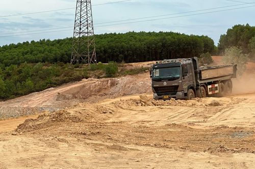 Phong tỏa tài khoản doanh nghiệp chiếm đất khai thác khoáng sản sai phép ở Huế