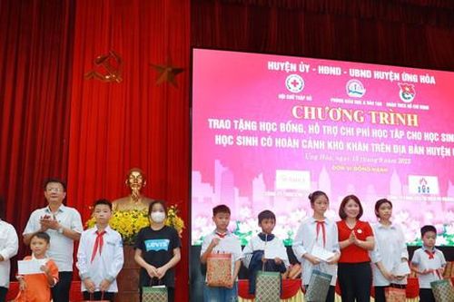Ứng Hòa trao 60 suất học bổng cho học sinh có hoàn cảnh khó khăn