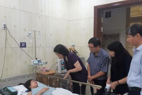 Ban Tuyên giáo Thành ủy Hà Nội thăm hỏi, động viên nạn nhân vụ cháy chung cư mini