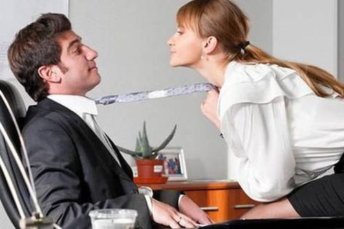 Tiêu tan sự nghiệp vì ngoại tình với sếp