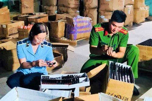 Phát hiện lượng lớn mỹ phẩm không rõ nguồn gốc