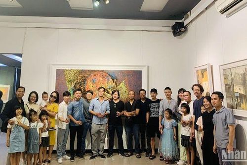 Những dấu ấn riêng biệt trong triển lãm mỹ thuật 'Ká mè một lứa'