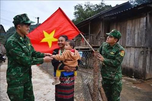 Cán bộ trong lực lượng Bộ đội Biên phòng tăng cường các xã, thị trấn biên giới: Tham gia xây dựng 1.190 tổ chức đảng