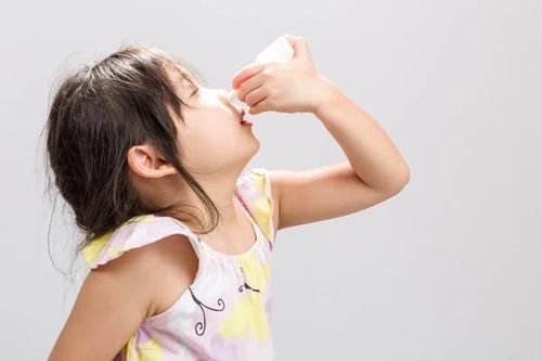 Dùng thuốc thông mũi hàng ngày là bảo vệ con hay hại con?