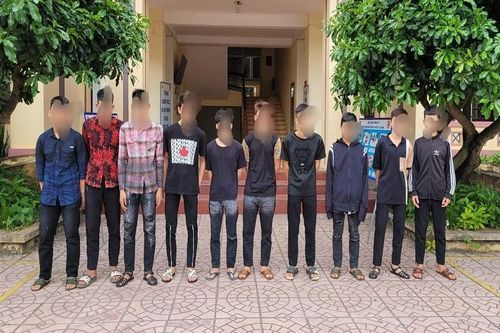 Làm rõ 11 đối tượng đi xe máy cầm dao phóng lợn 'diễu hành' trên đường