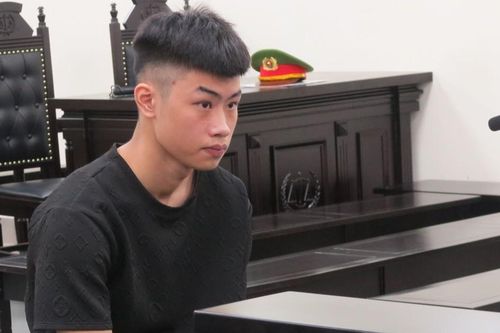 Bị đâm suýt tử vong vì ghen với tình địch cũ