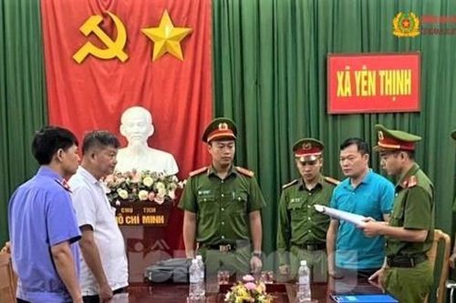 Bắt kế toán UBND xã mua bán hóa đơn khống