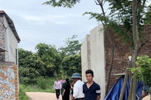 Sau khi uống rượu, gã trai mang dao gây thảm án tại nhà của vợ hờ