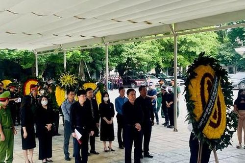Lãnh đạo thành phố Hà Nội đến viếng, tiễn đưa nạn nhân vụ cháy chung cư mini