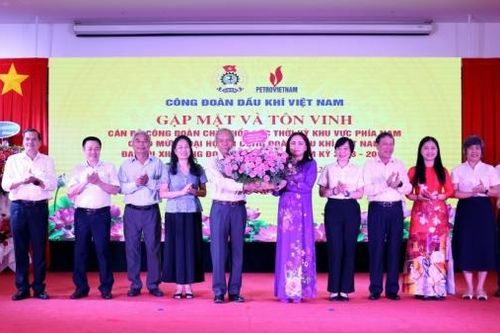 CĐ DKVN gặp mặt và tôn vinh cán bộ công đoàn chủ chốt các thời kỳ khu vực phía Nam