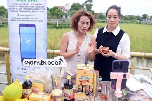 TikToker đồng loạt livestream quảng bá đặc sản Hà Tĩnh