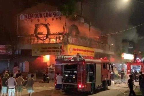 Trung tâm tiêm chủng chất lượng cao Quốc Oai cháy dữ dội trong đêm