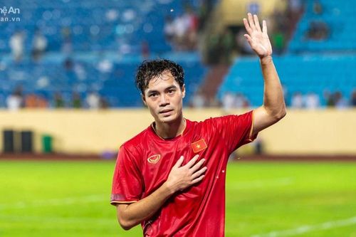 Tiền đạo Văn Toàn chia sẻ cảm xúc khi rời Seoul E-Land FC trở về Việt Nam thi đấu