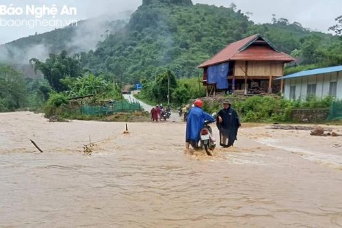 Mưa lớn kéo dài khiến một số xã của huyện Kỳ Sơn bị cô lập