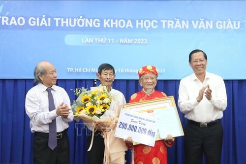 Trao Giải thưởng Trần Văn Giàu cho nhà nghiên cứu Nguyễn Đình Tư
