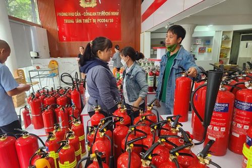 TP Hồ Chí Minh: Đề phòng hỏa hoạn, người dân đổ xô đi mua các thiết bị PCCC
