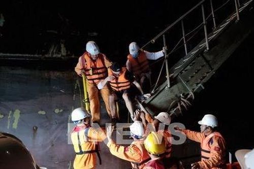 Liên tiếp cứu thuyền viên gặp nạn trên biển
