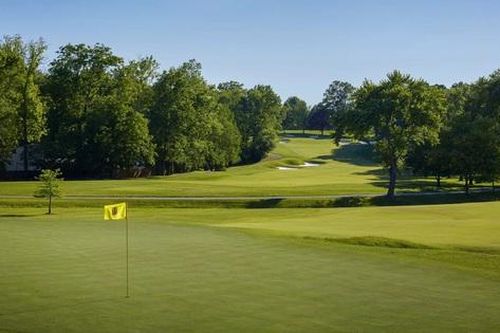 Golfer khởi kiện vì ghi điểm Hole In One nhưng không được trao thưởng xe Mercedes
