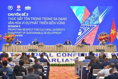 Lấy giá trị văn hóa, con người là nền tảng bảo đảm phát triển bền vững