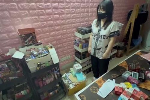 Quảng Ninh: Phát hiện cơ sở kinh doanh thuốc lá điện tử không rõ nguồn gốc