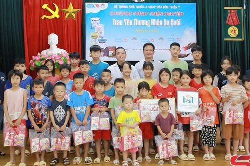 Chương trình 'Trao yêu thương nhận nụ cười'