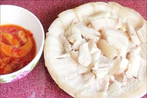 Thịt luộc phải có tôm chua